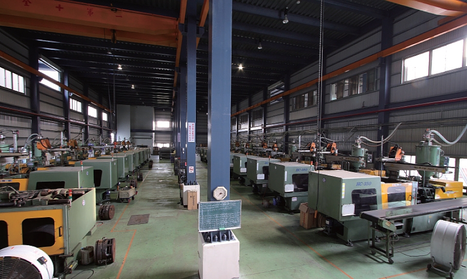 Injection molding production line